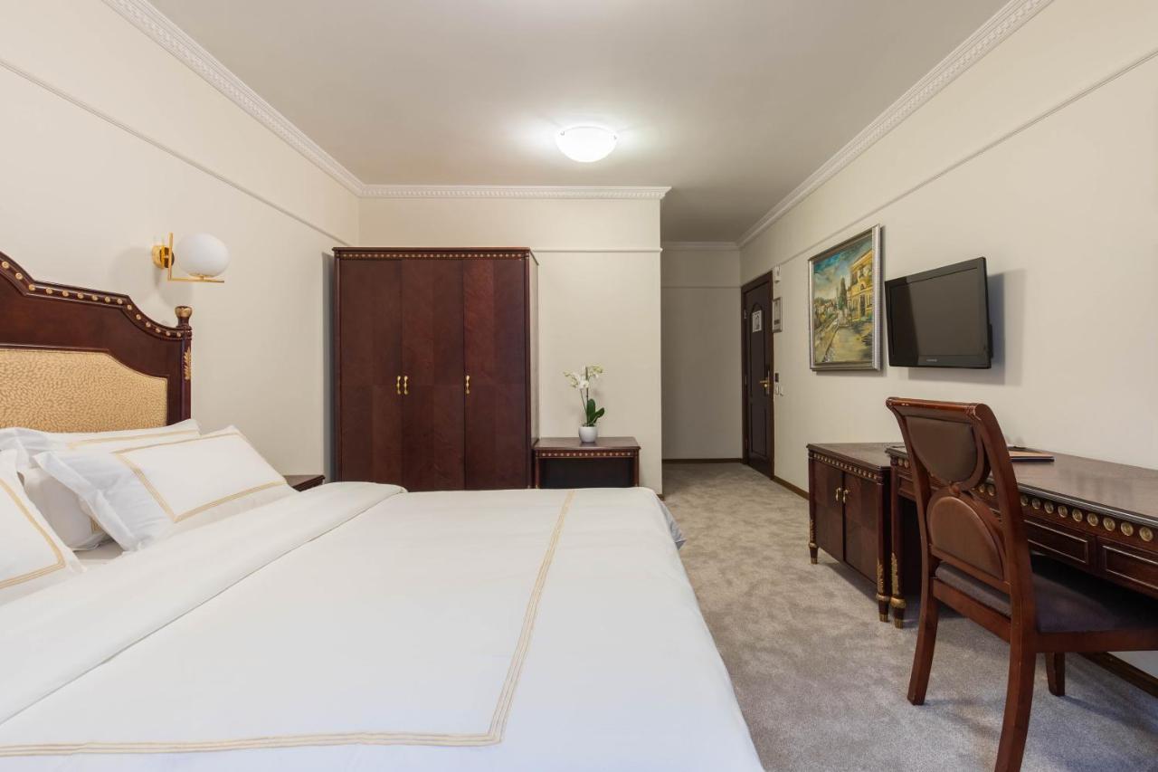 Hotel Afa Pristina Exteriör bild