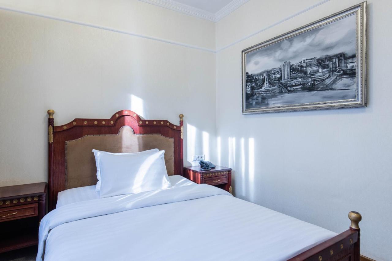 Hotel Afa Pristina Exteriör bild