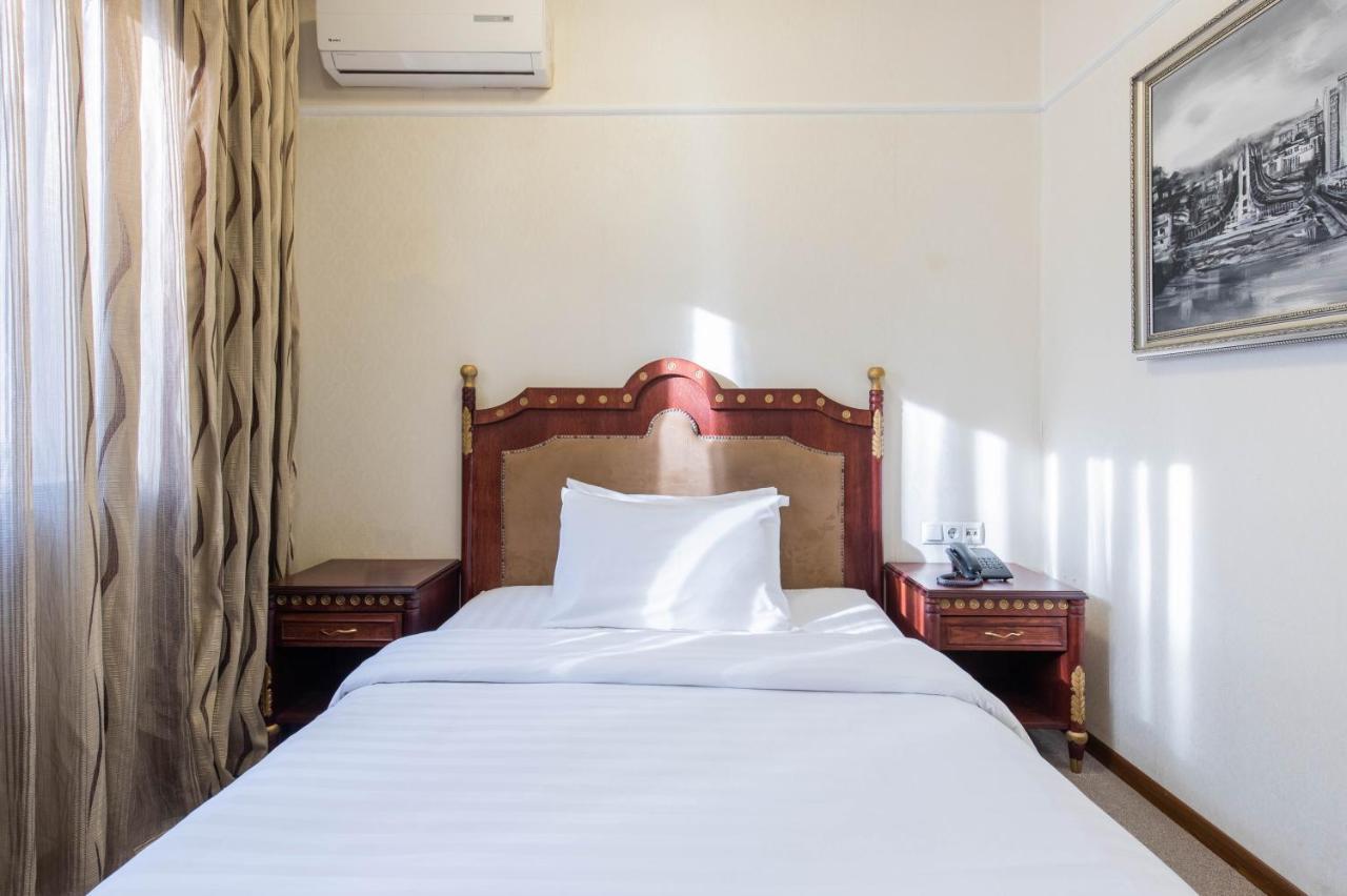 Hotel Afa Pristina Exteriör bild