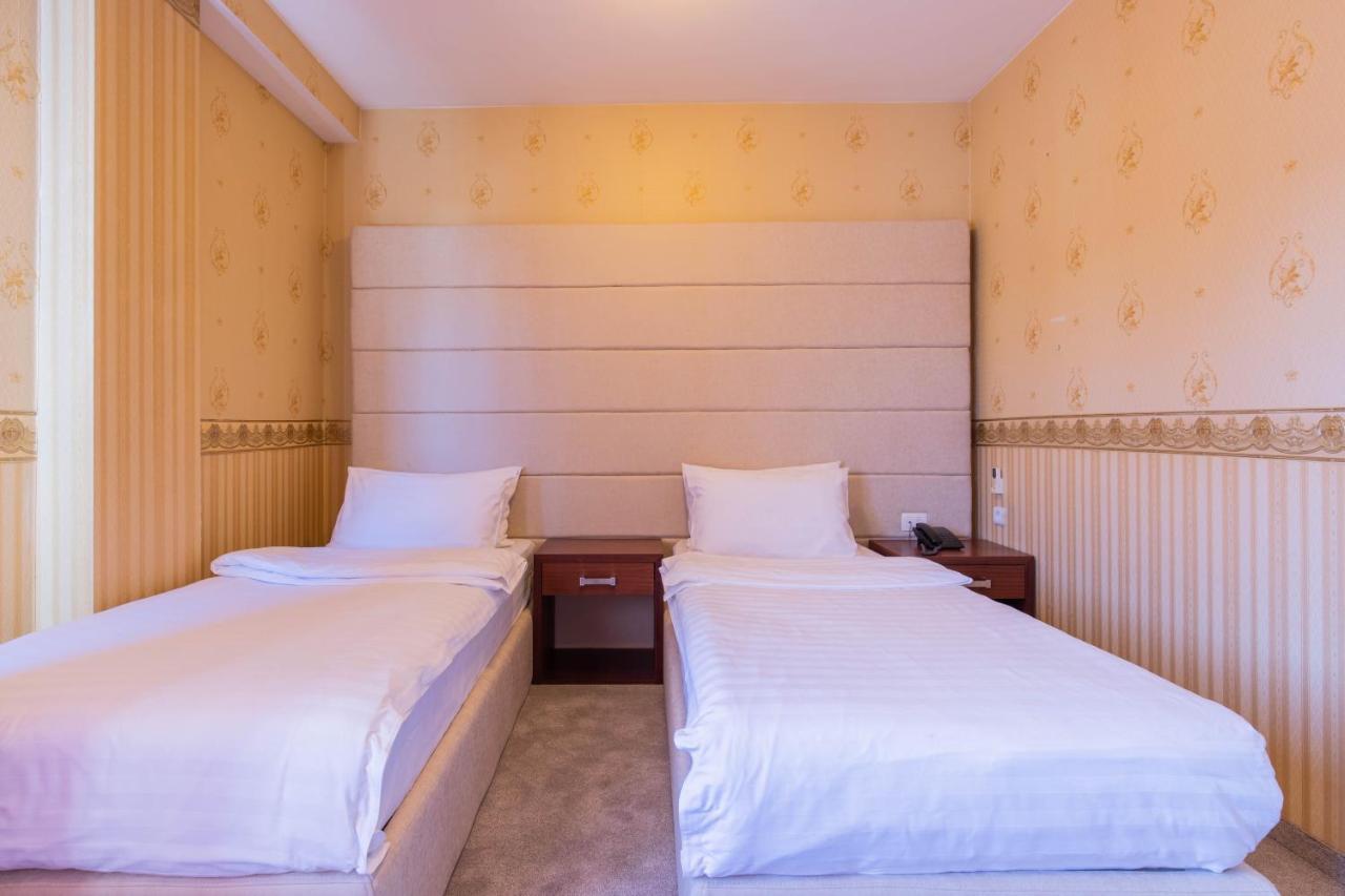 Hotel Afa Pristina Exteriör bild